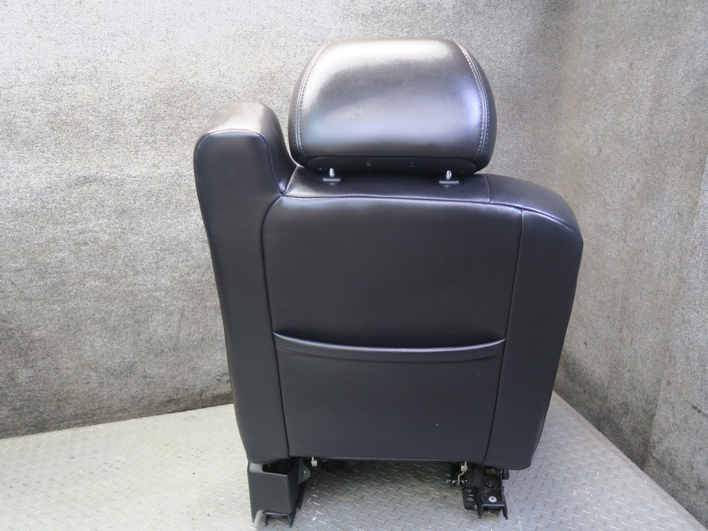 2005-2007 Hummer H2 Front Left & Right Leather Seat Black Set of 2