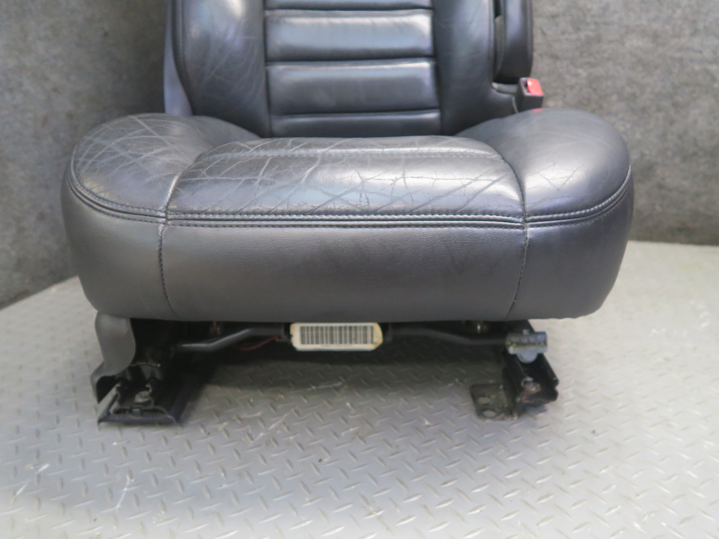 2005-2007 Hummer H2 Front Left & Right Leather Seat Black Set of 2