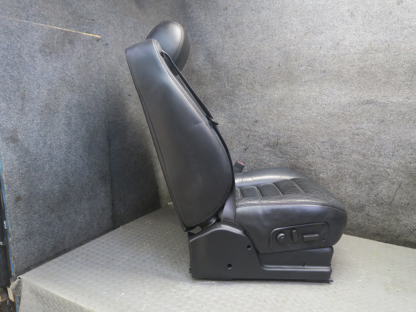 2005-2007 Hummer H2 Front Left & Right Leather Seat Black Set of 2