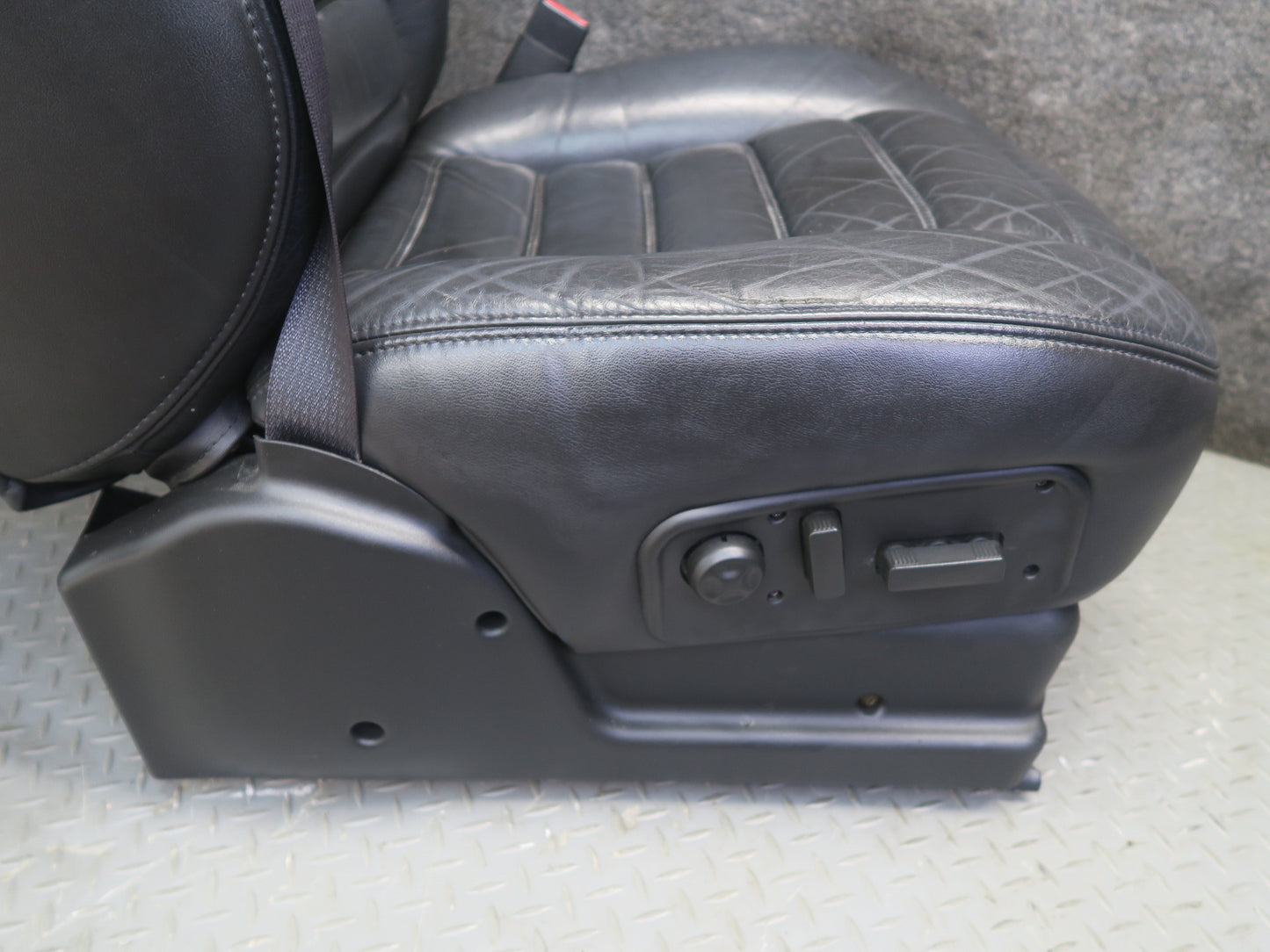 2005-2007 Hummer H2 Front Left & Right Leather Seat Black Set of 2