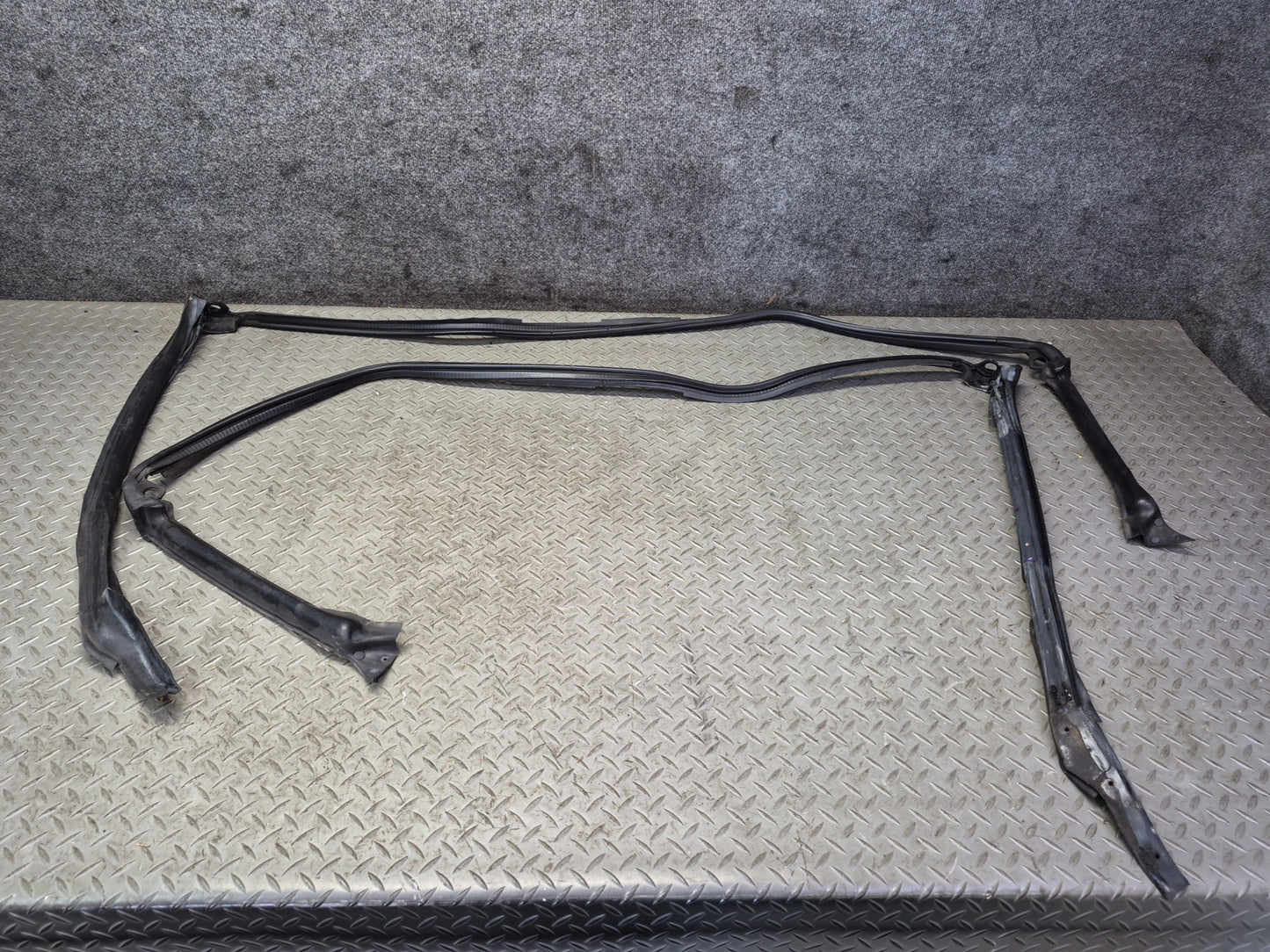 84-86 Nissan Z31 300ZX 2+0 Set of 2 Door Weatherstrip Rubber Seal OEM