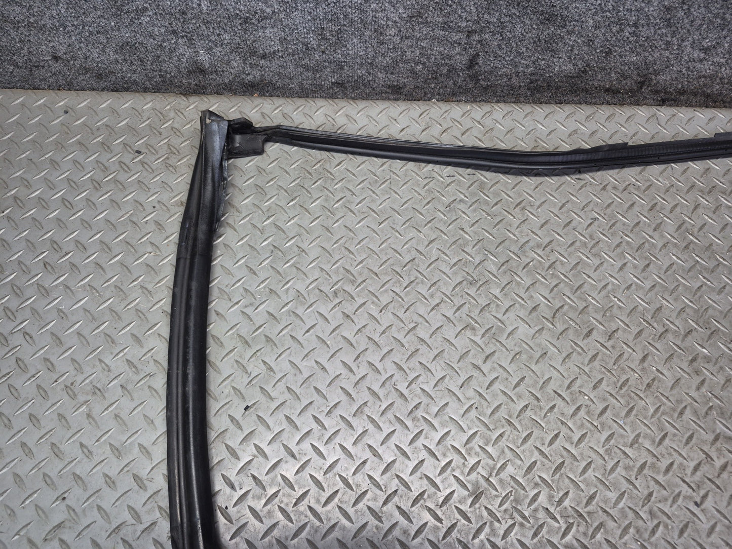 84-86 Nissan Z31 300ZX 2+0 Set of 2 Door Weatherstrip Rubber Seal OEM