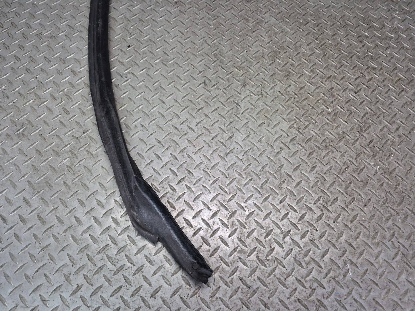 84-86 Nissan Z31 300ZX 2+0 Set of 2 Door Weatherstrip Rubber Seal OEM