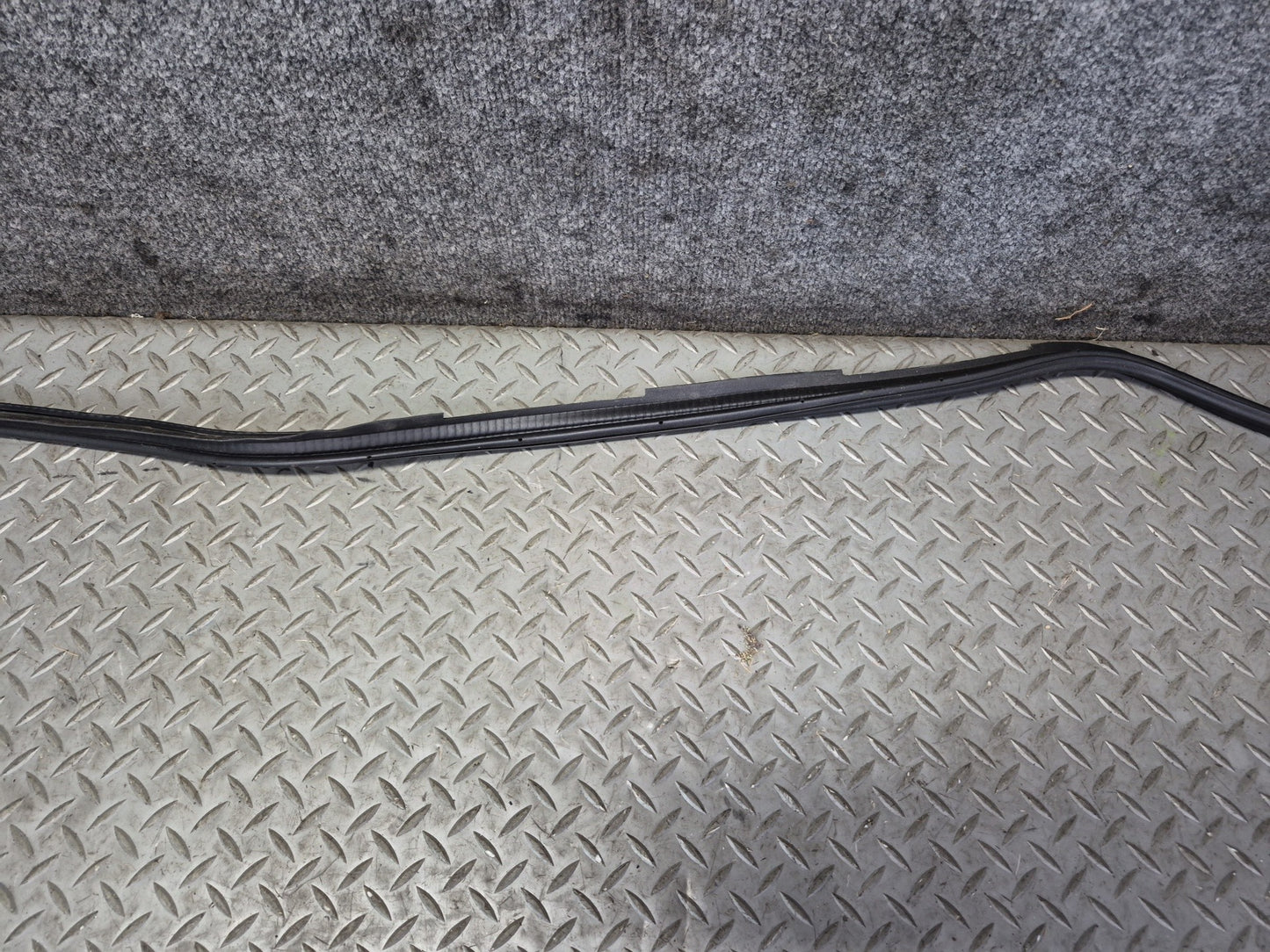 84-86 Nissan Z31 300ZX 2+0 Set of 2 Door Weatherstrip Rubber Seal OEM