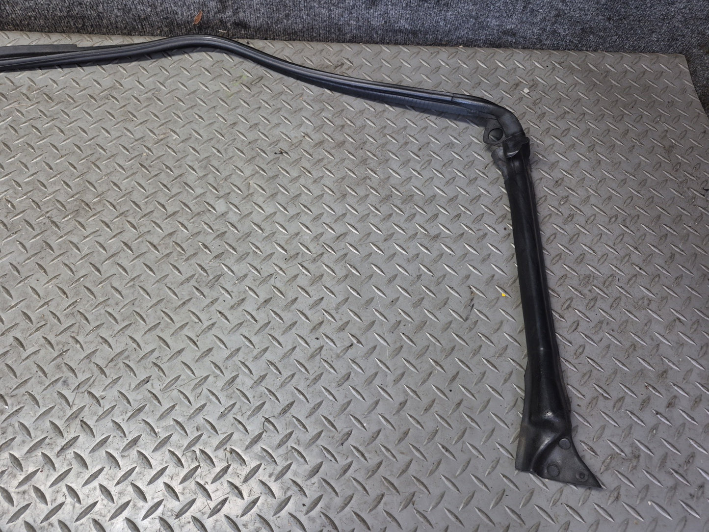 84-86 Nissan Z31 300ZX 2+0 Set of 2 Door Weatherstrip Rubber Seal OEM