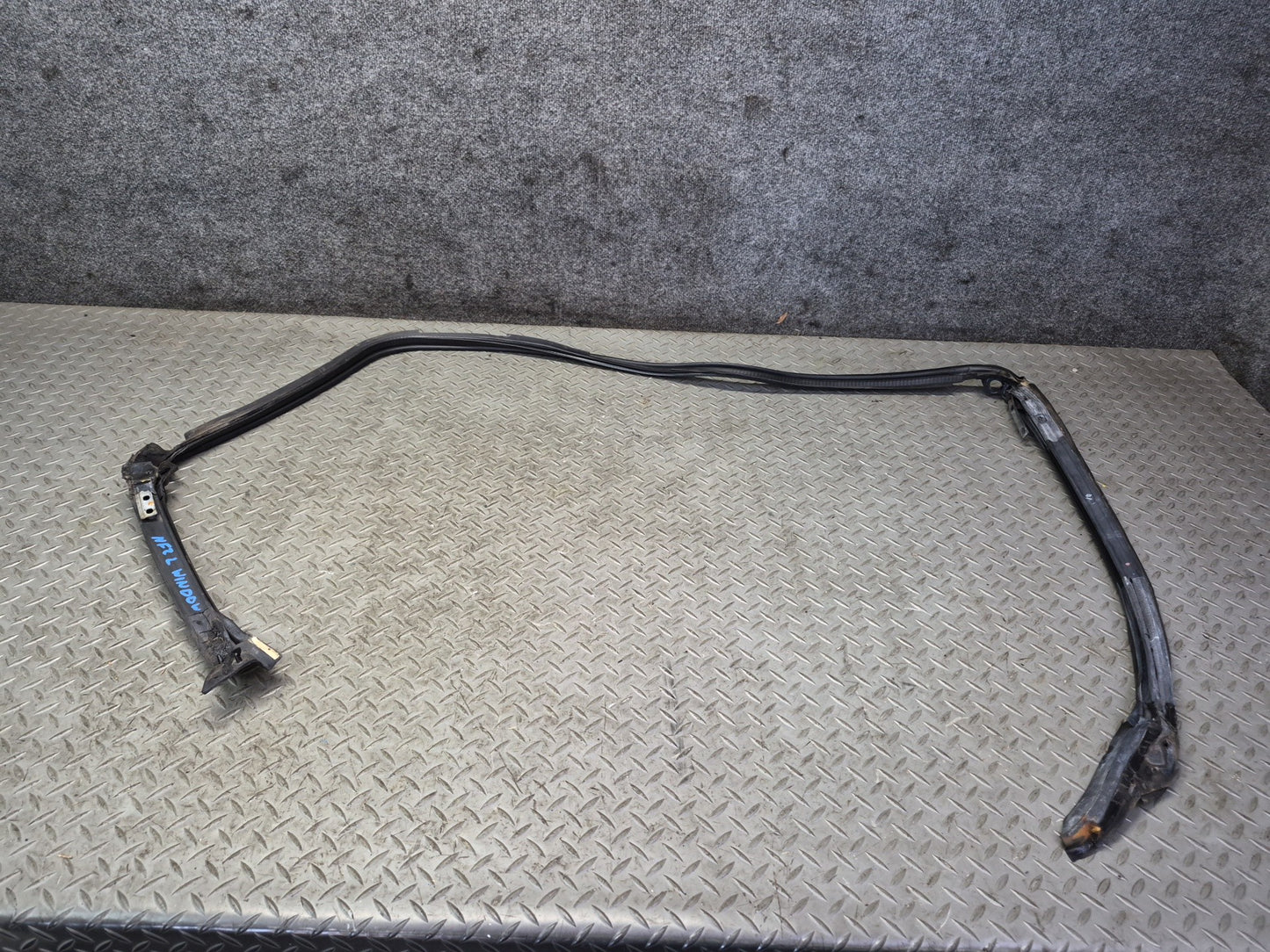 84-86 Nissan Z31 300ZX 2+0 Set of 2 Door Weatherstrip Rubber Seal OEM