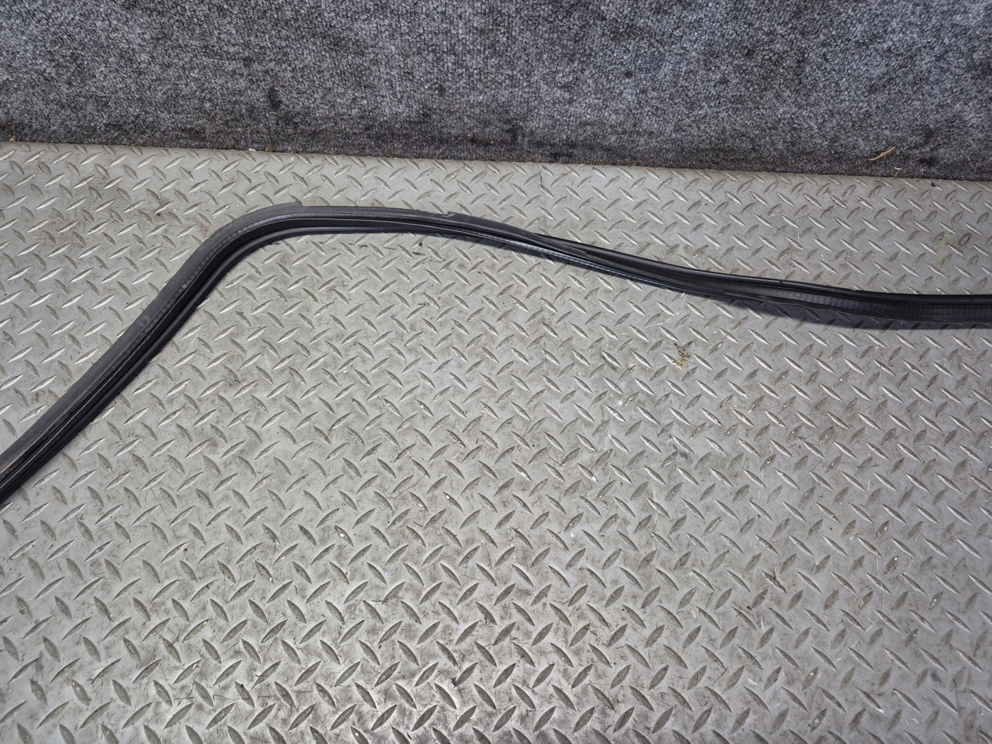 84-86 Nissan Z31 300ZX 2+0 Set of 2 Door Weatherstrip Rubber Seal OEM