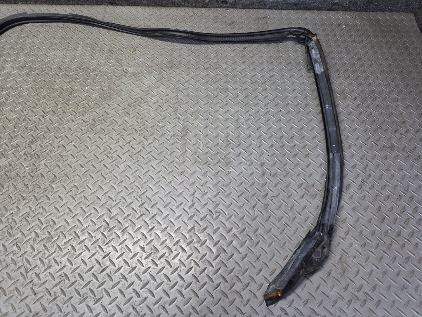84-86 Nissan Z31 300ZX 2+0 Set of 2 Door Weatherstrip Rubber Seal OEM