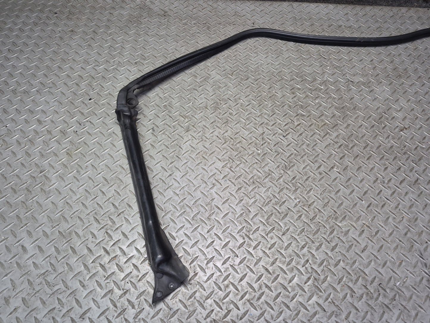 84-86 Nissan Z31 300ZX 2+0 Set of 2 Door Weatherstrip Rubber Seal OEM