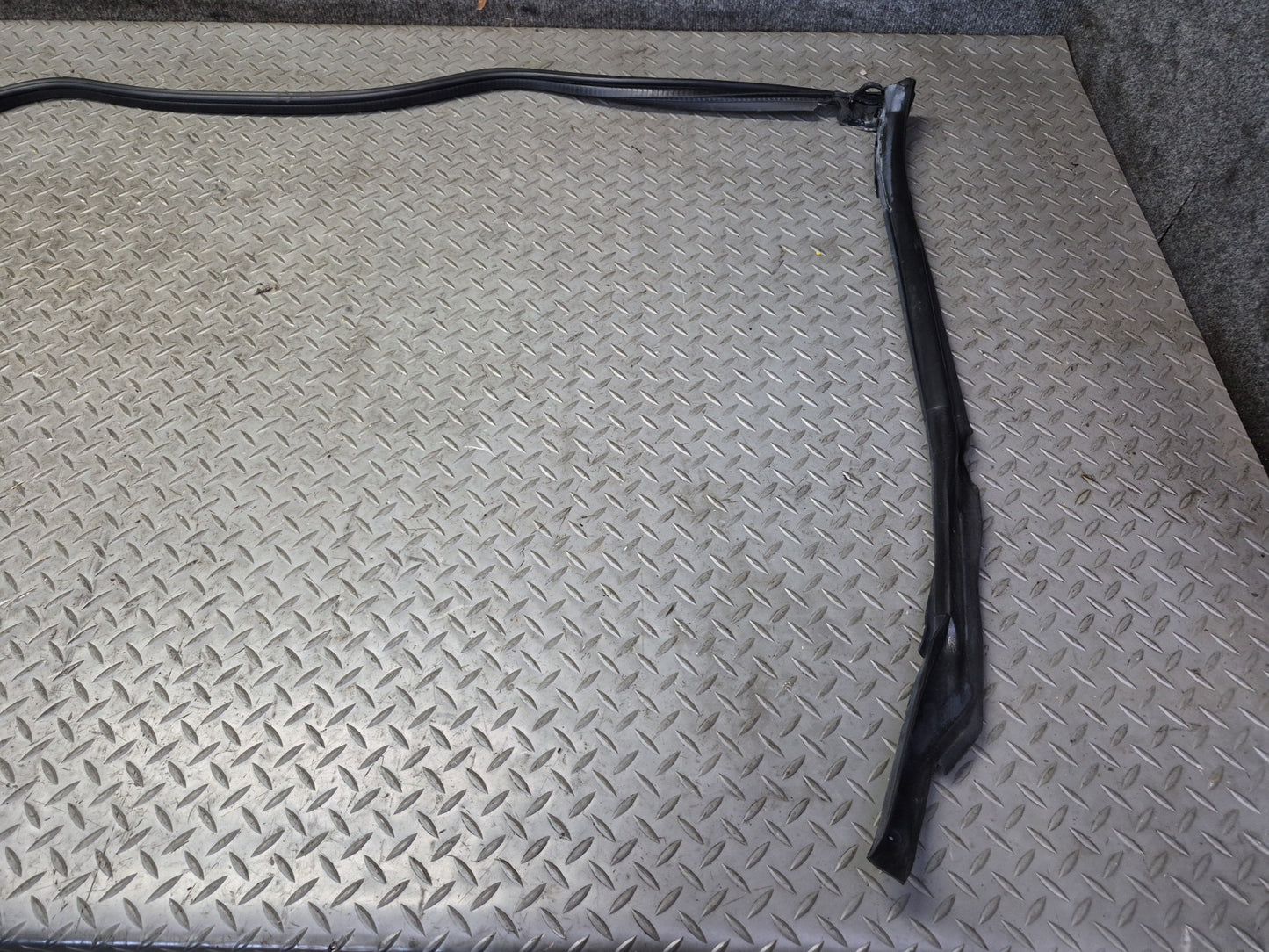 84-86 Nissan Z31 300ZX 2+0 Set of 2 Door Weatherstrip Rubber Seal OEM