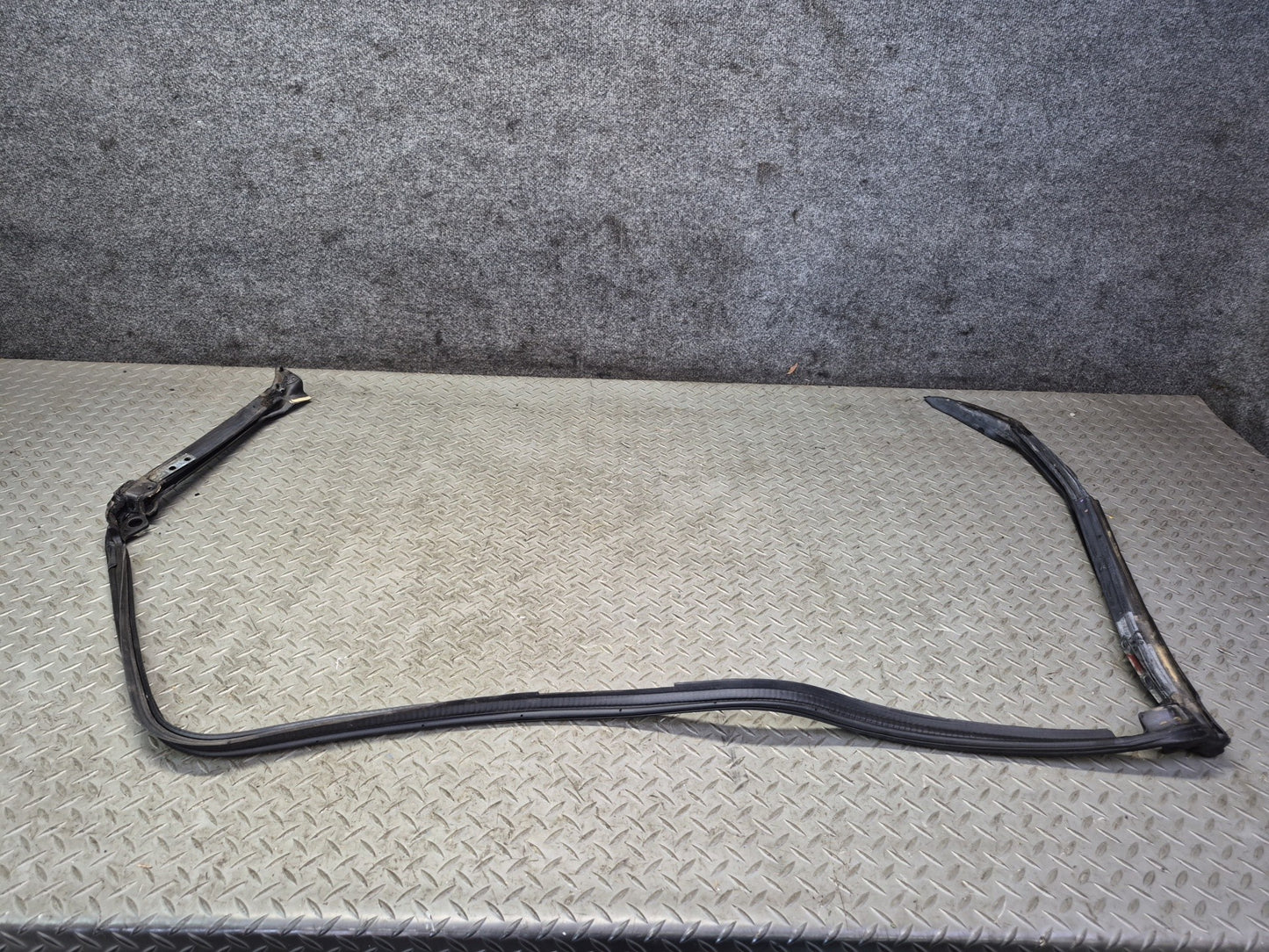 84-86 Nissan Z31 300ZX 2+0 Set of 2 Door Weatherstrip Rubber Seal OEM