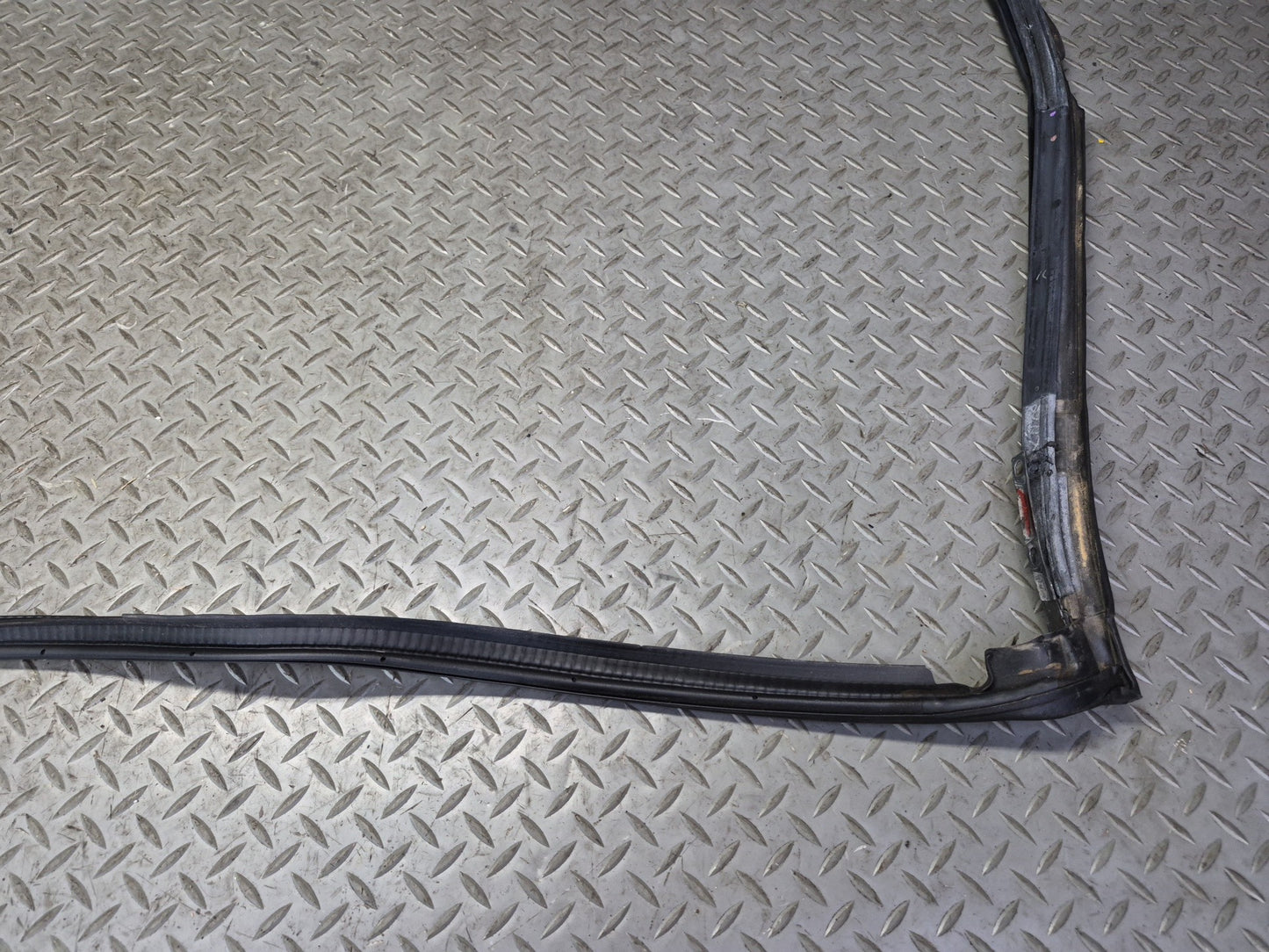 84-86 Nissan Z31 300ZX 2+0 Set of 2 Door Weatherstrip Rubber Seal OEM