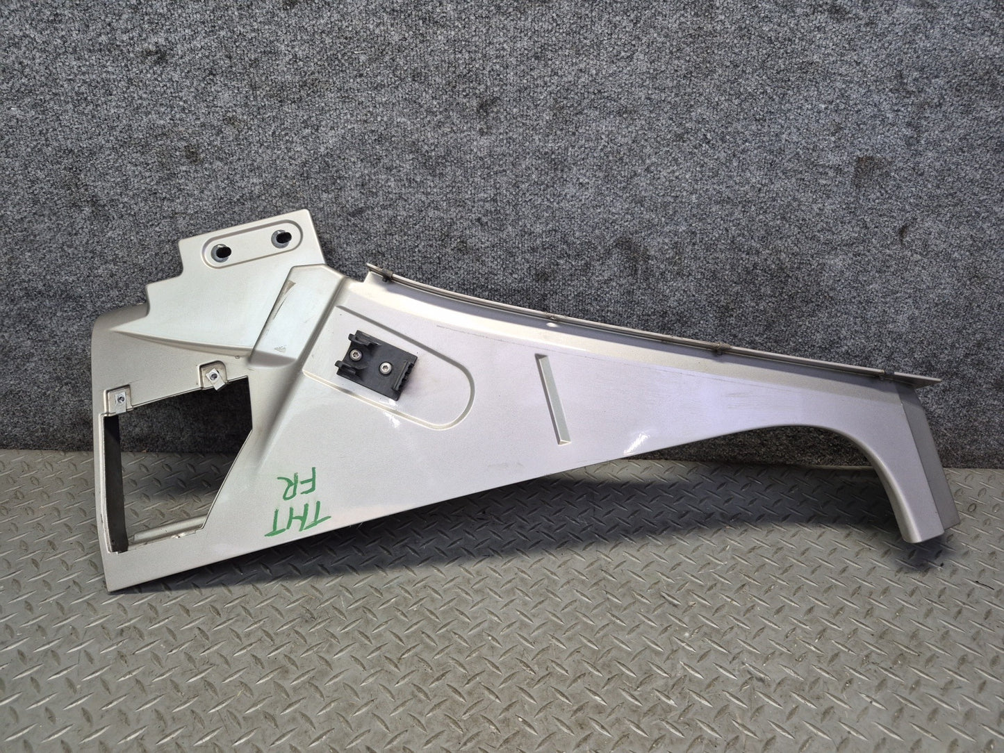 2003-2009 Hummer H2 Front Right Fender Shell Cover Panel Pewter Pearl 15062998