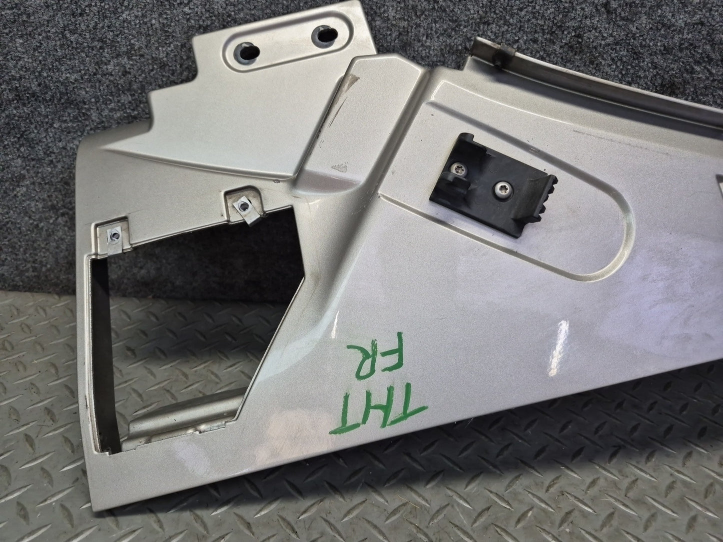 2003-2009 Hummer H2 Front Right Fender Shell Cover Panel Pewter Pearl 15062998