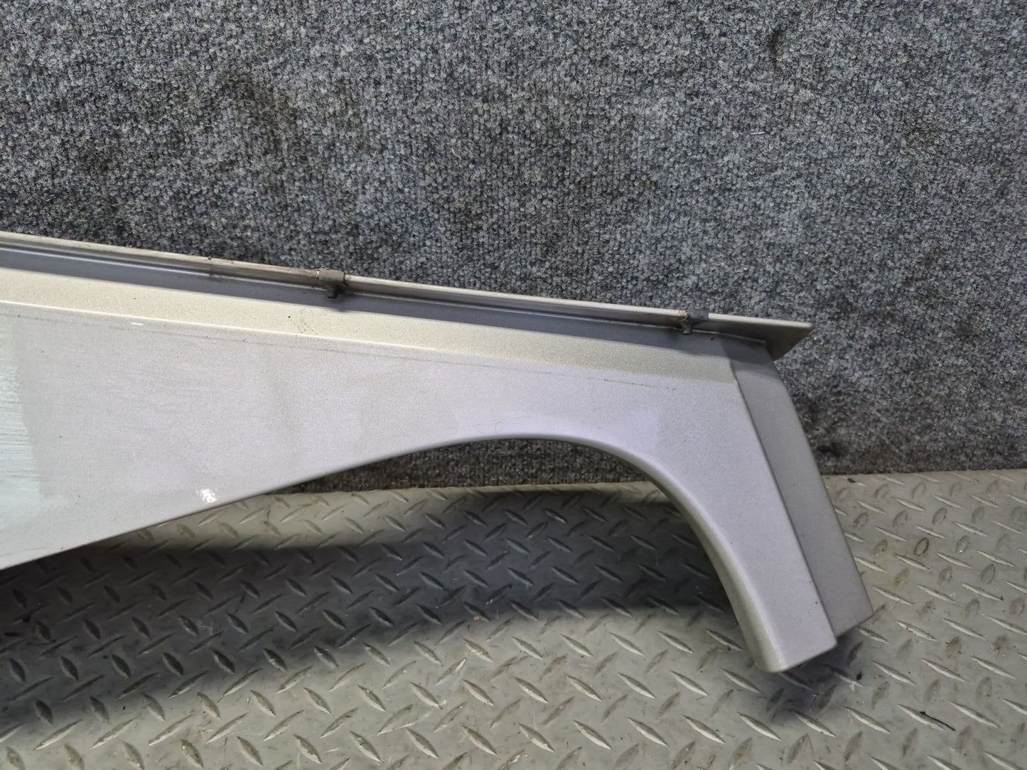 2003-2009 Hummer H2 Front Right Fender Shell Cover Panel Pewter Pearl 15062998