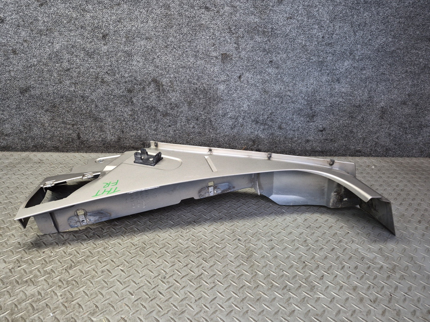 2003-2009 Hummer H2 Front Right Fender Shell Cover Panel Pewter Pearl 15062998