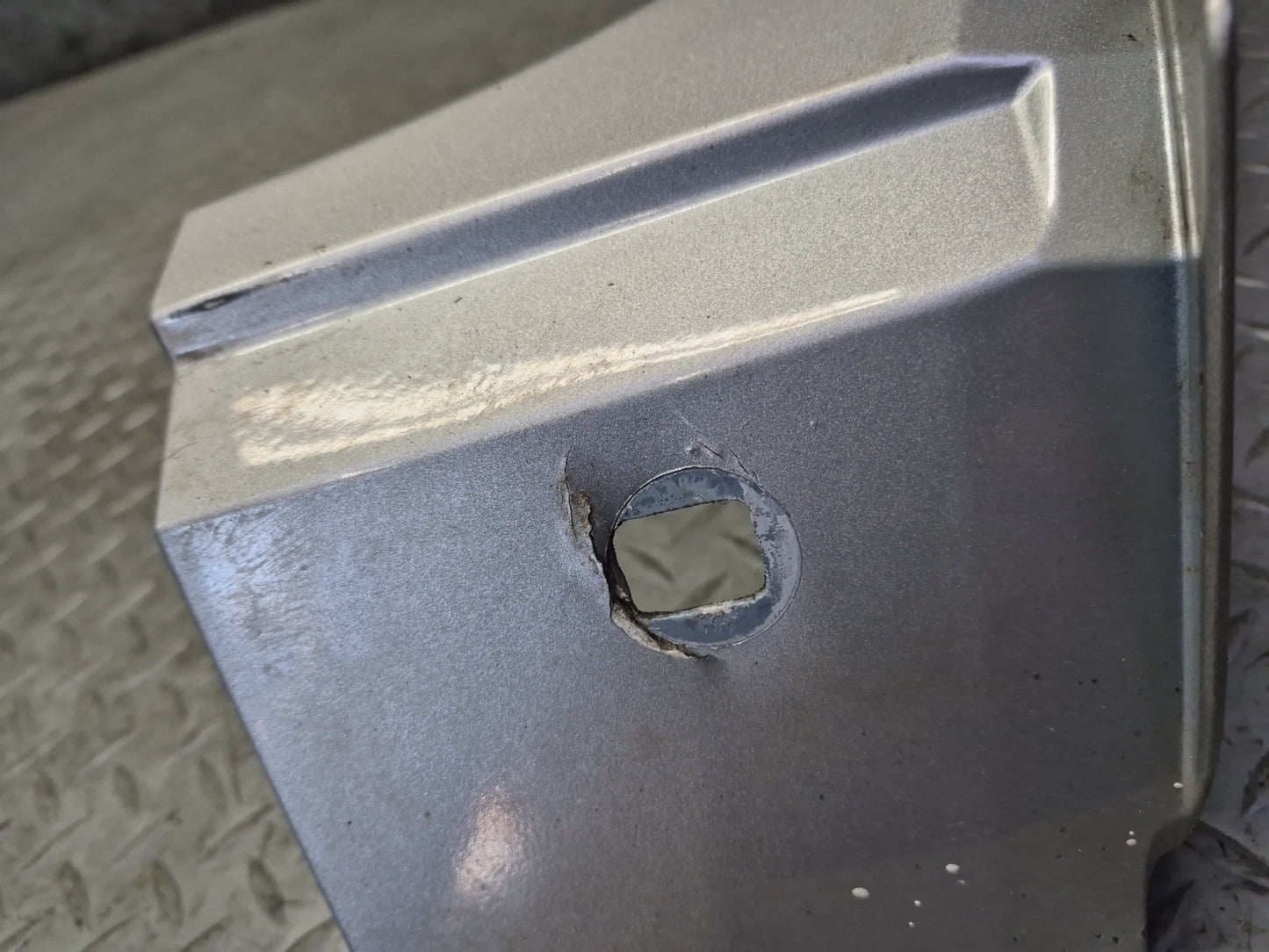 2003-2009 Hummer H2 Front Right Fender Shell Cover Panel Pewter Pearl 15062998