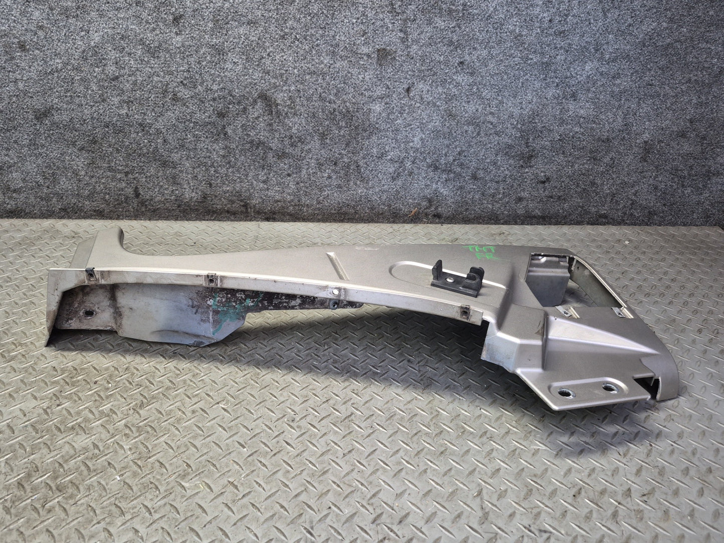 2003-2009 Hummer H2 Front Right Fender Shell Cover Panel Pewter Pearl 15062998