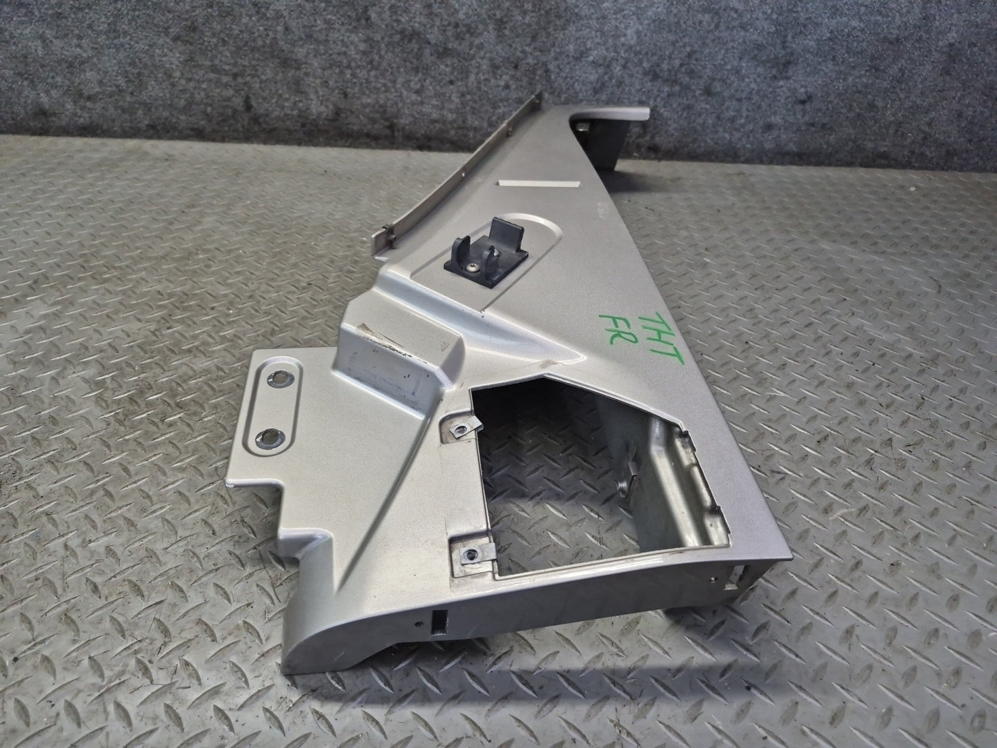 2003-2009 Hummer H2 Front Right Fender Shell Cover Panel Pewter Pearl 15062998