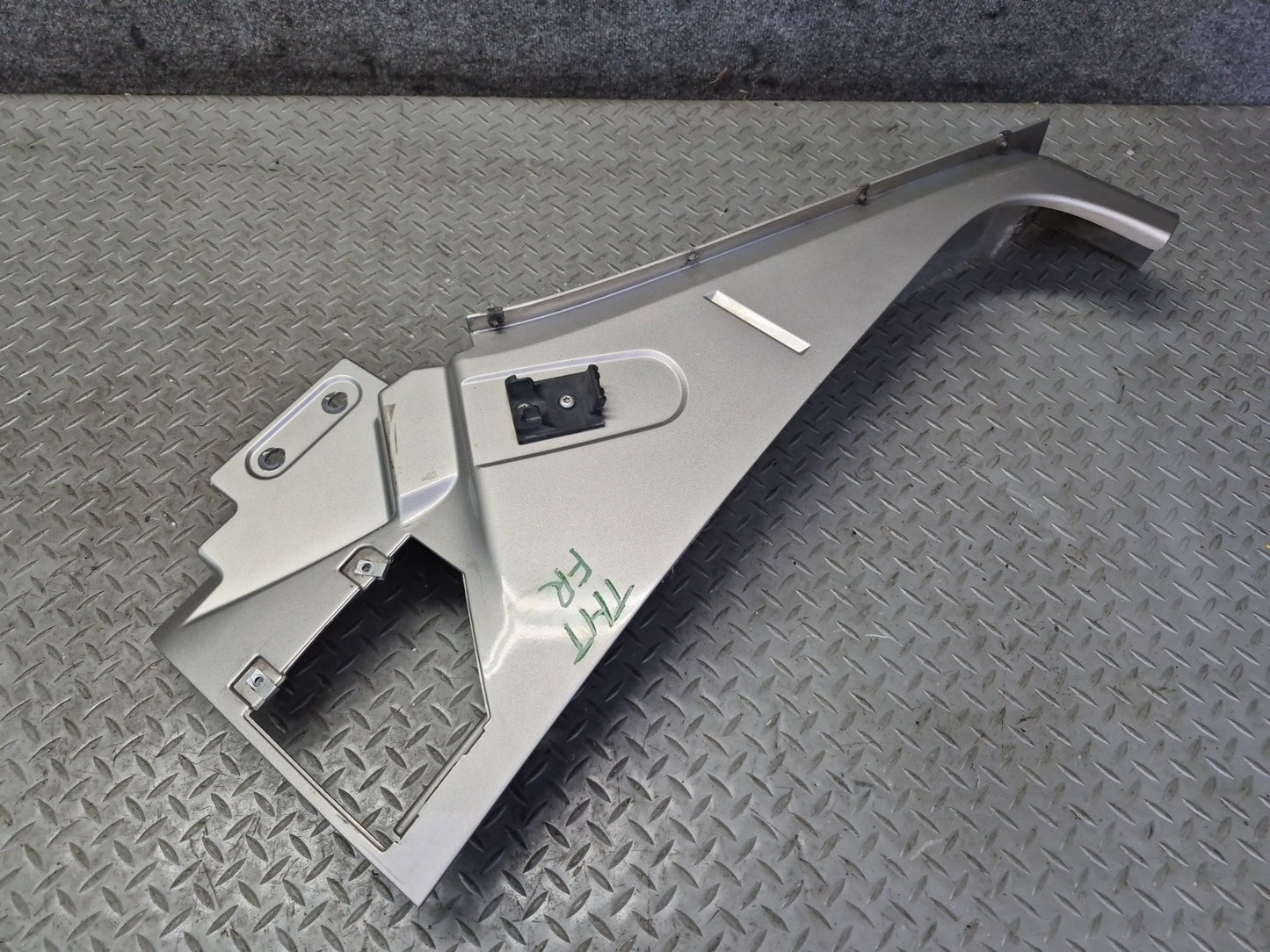 2003-2009 Hummer H2 Front Right Fender Shell Cover Panel Pewter Pearl 15062998