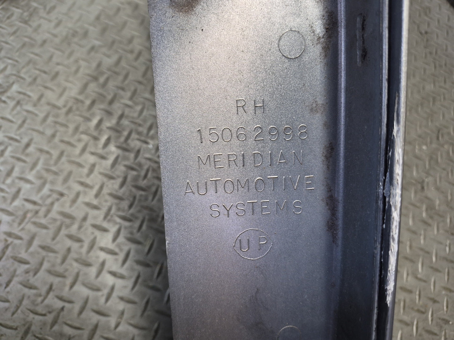 2003-2009 Hummer H2 Front Right Fender Shell Cover Panel Pewter Pearl 15062998