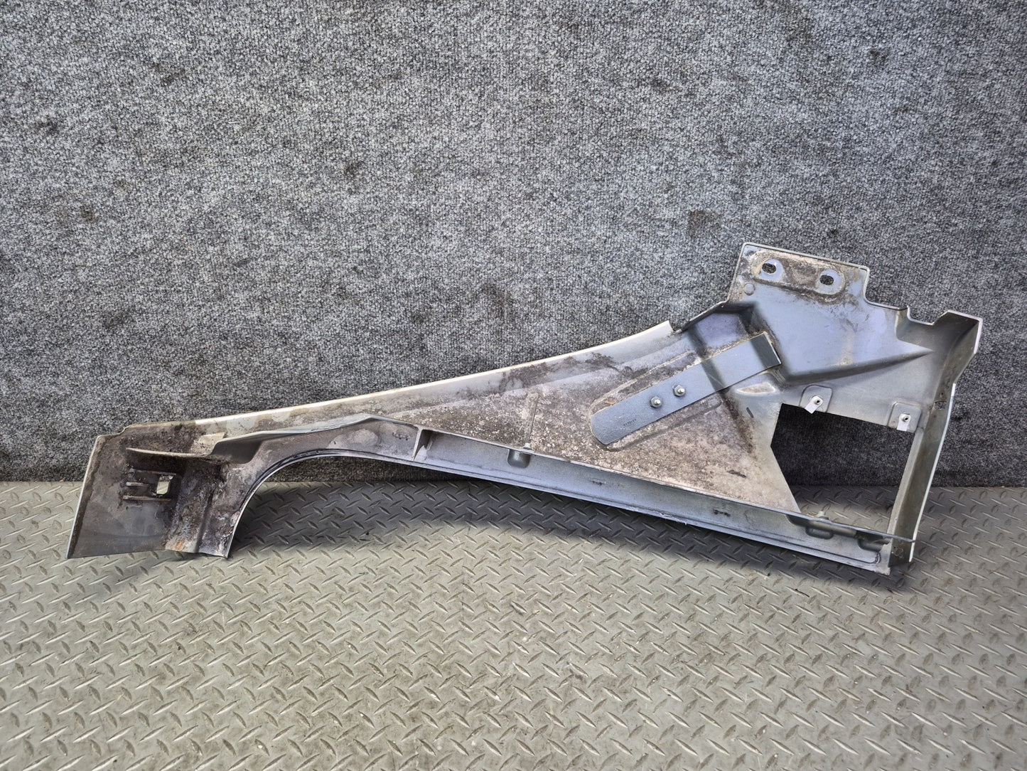 2003-2009 Hummer H2 Front Right Fender Shell Cover Panel Pewter Pearl 15062998