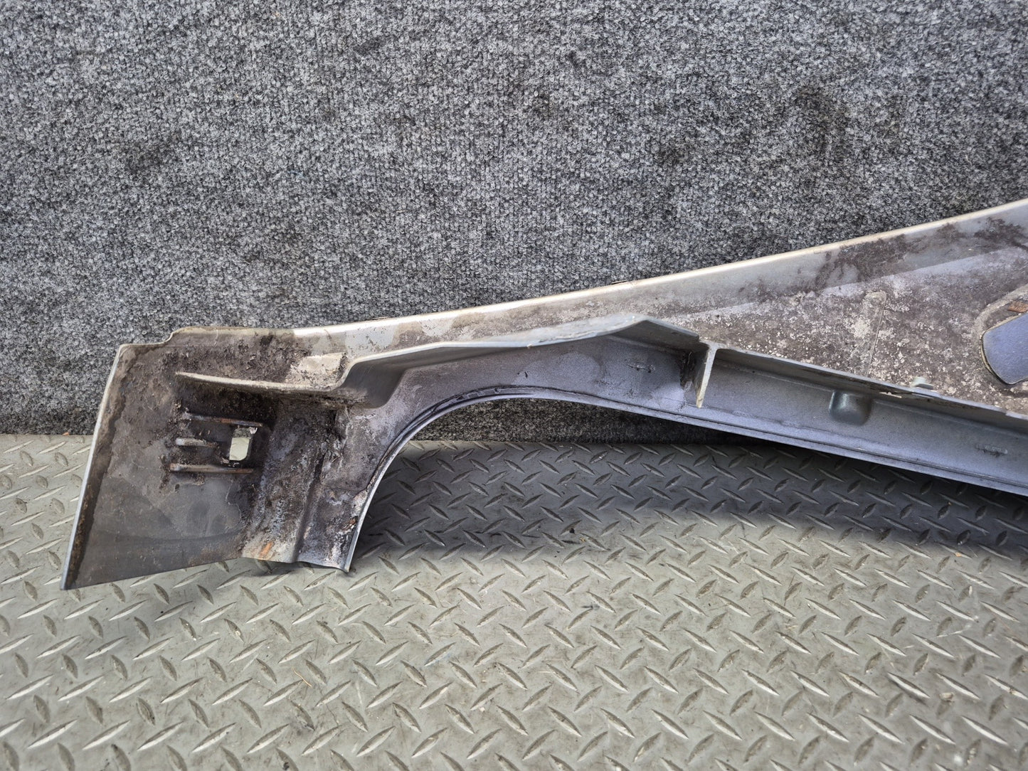 2003-2009 Hummer H2 Front Right Fender Shell Cover Panel Pewter Pearl 15062998