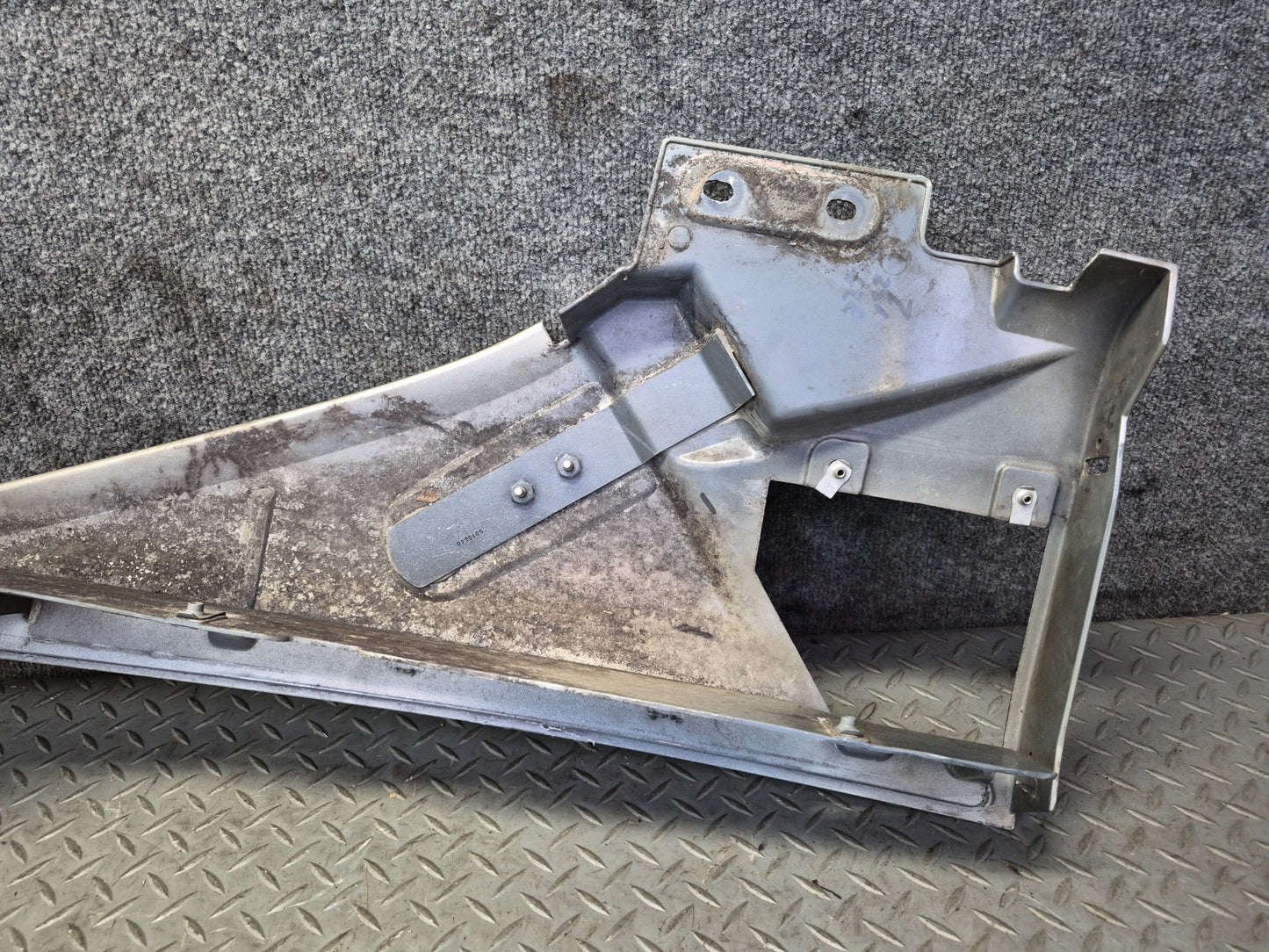 2003-2009 Hummer H2 Front Right Fender Shell Cover Panel Pewter Pearl 15062998