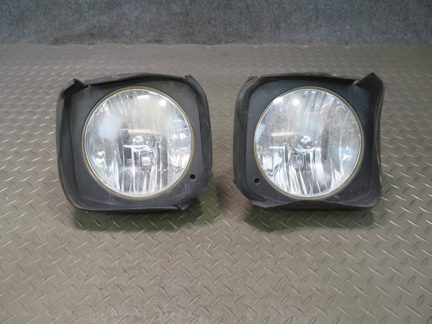 2003-2007 Hummer H2 Front Left & Right Halogen Headlight Lamp Set of 2