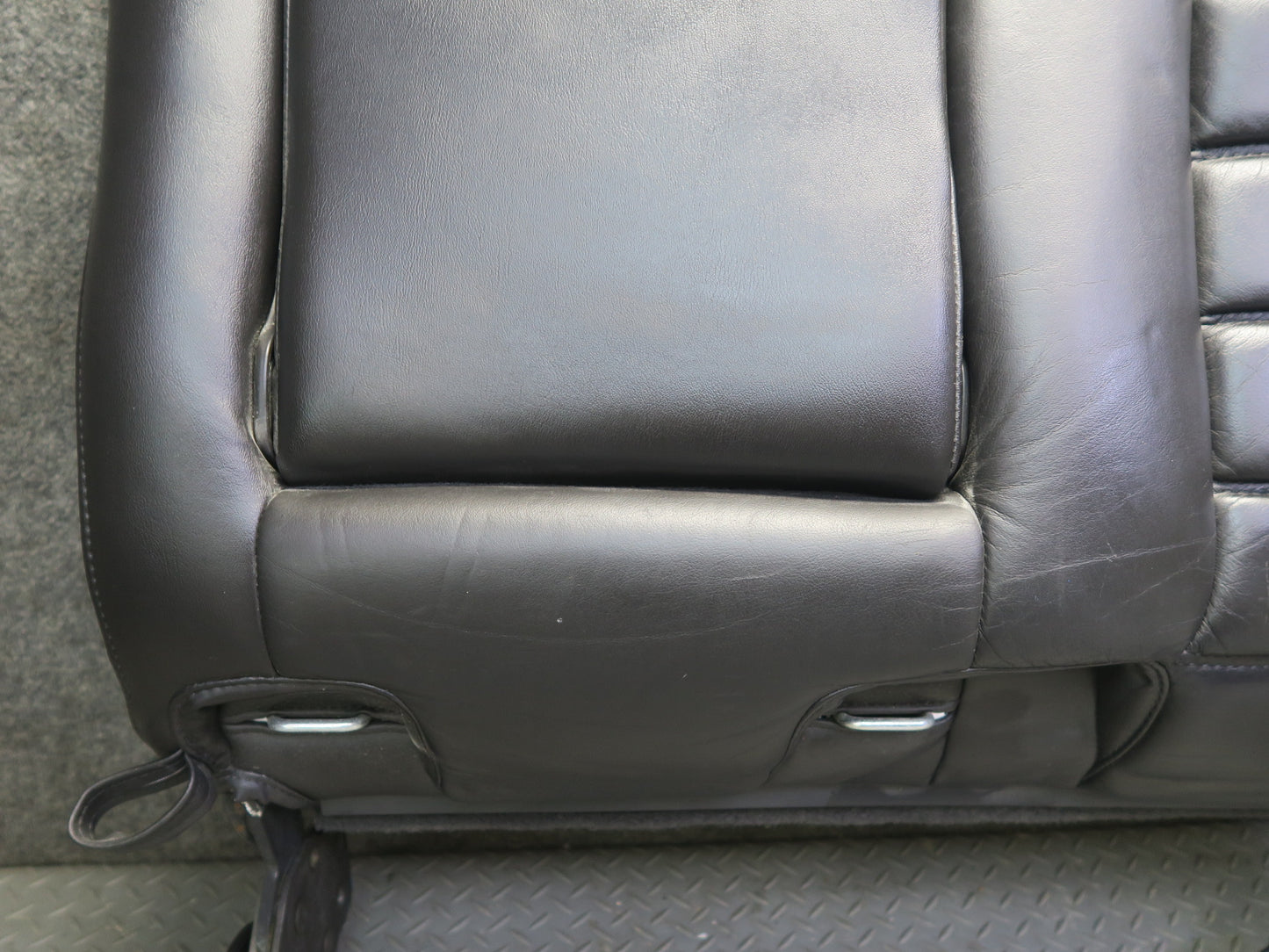 2005-2007 Hummer H2 Rear Left Seat Second 2ND ROW Upper Backrest Leather Cushion