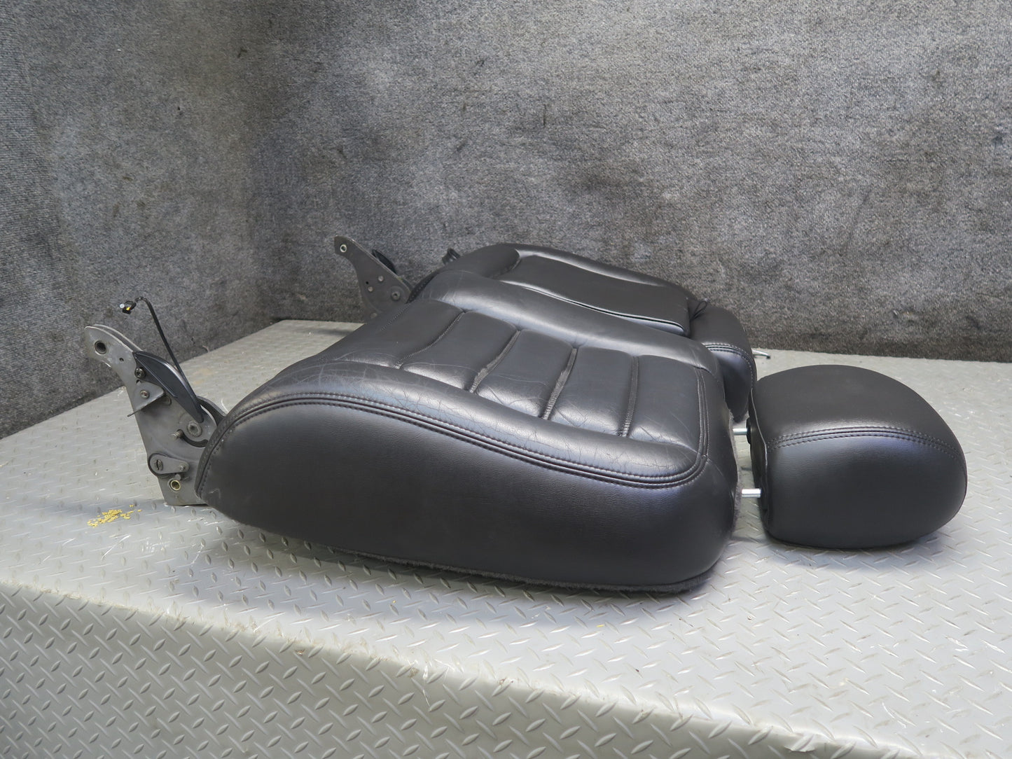 2005-2007 Hummer H2 Rear Left Seat Second 2ND ROW Upper Backrest Leather Cushion