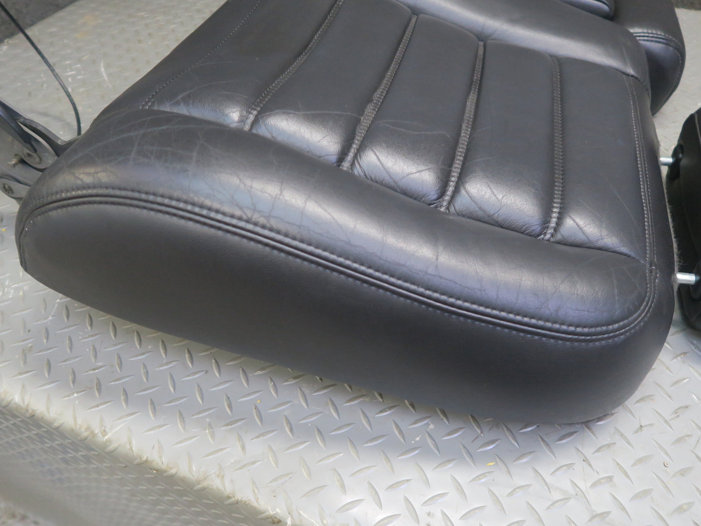 2005-2007 Hummer H2 Rear Left Seat Second 2ND ROW Upper Backrest Leather Cushion