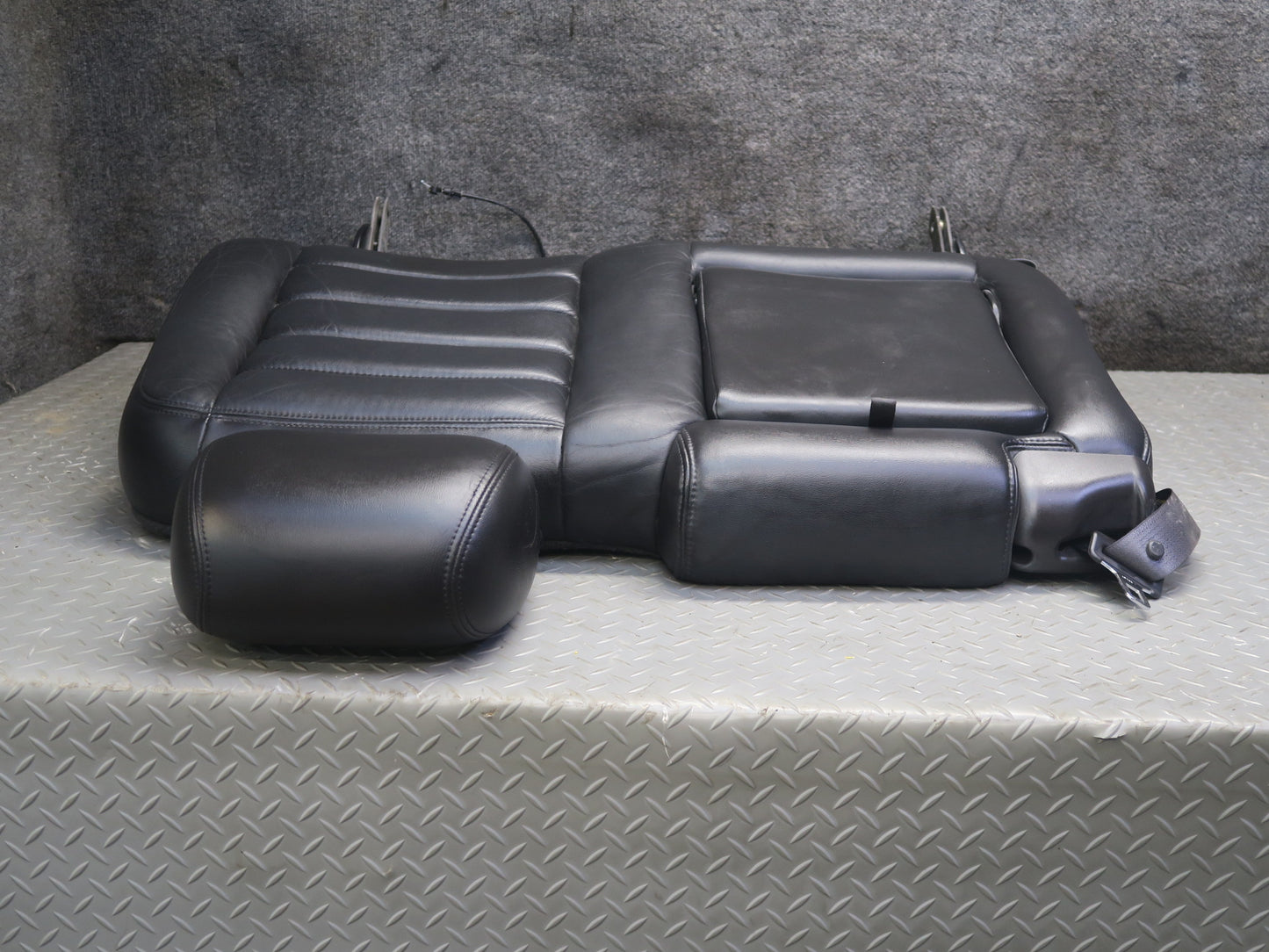 2005-2007 Hummer H2 Rear Left Seat Second 2ND ROW Upper Backrest Leather Cushion