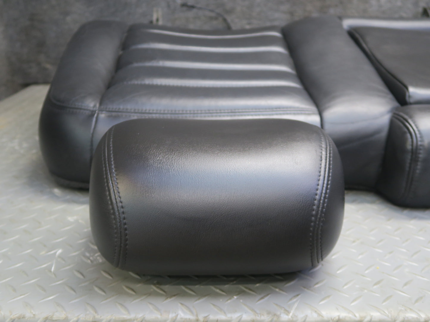 2005-2007 Hummer H2 Rear Left Seat Second 2ND ROW Upper Backrest Leather Cushion