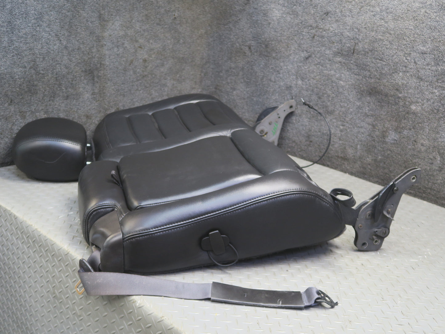 2005-2007 Hummer H2 Rear Left Seat Second 2ND ROW Upper Backrest Leather Cushion