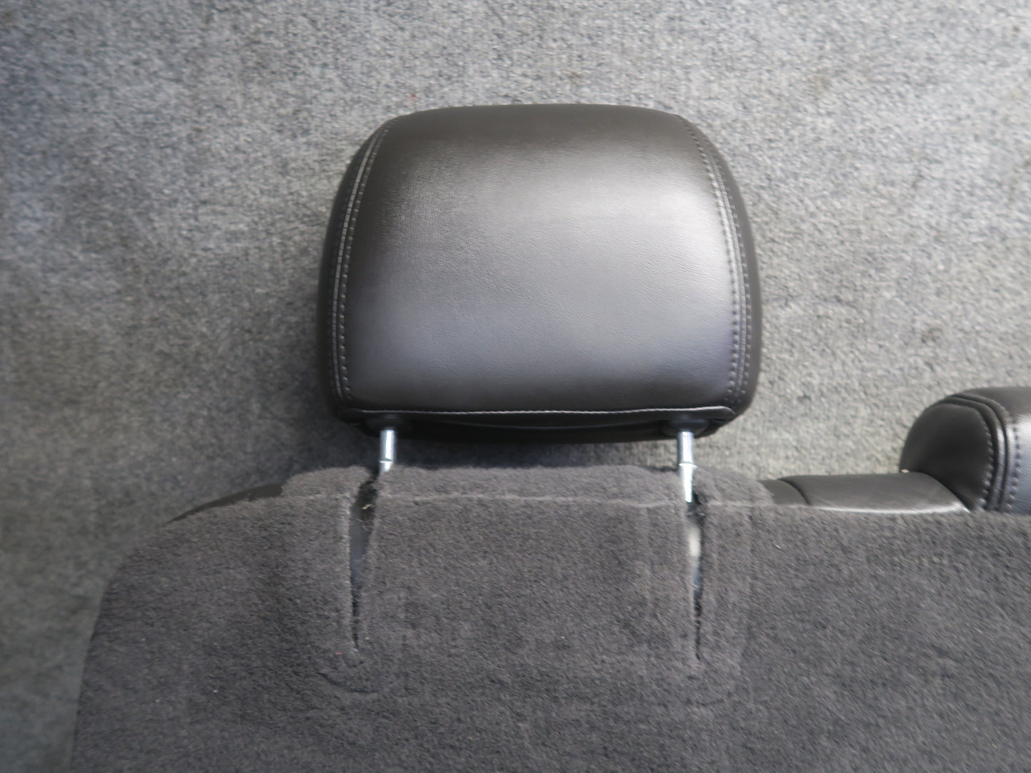 2005-2007 Hummer H2 Rear Left Seat Second 2ND ROW Upper Backrest Leather Cushion