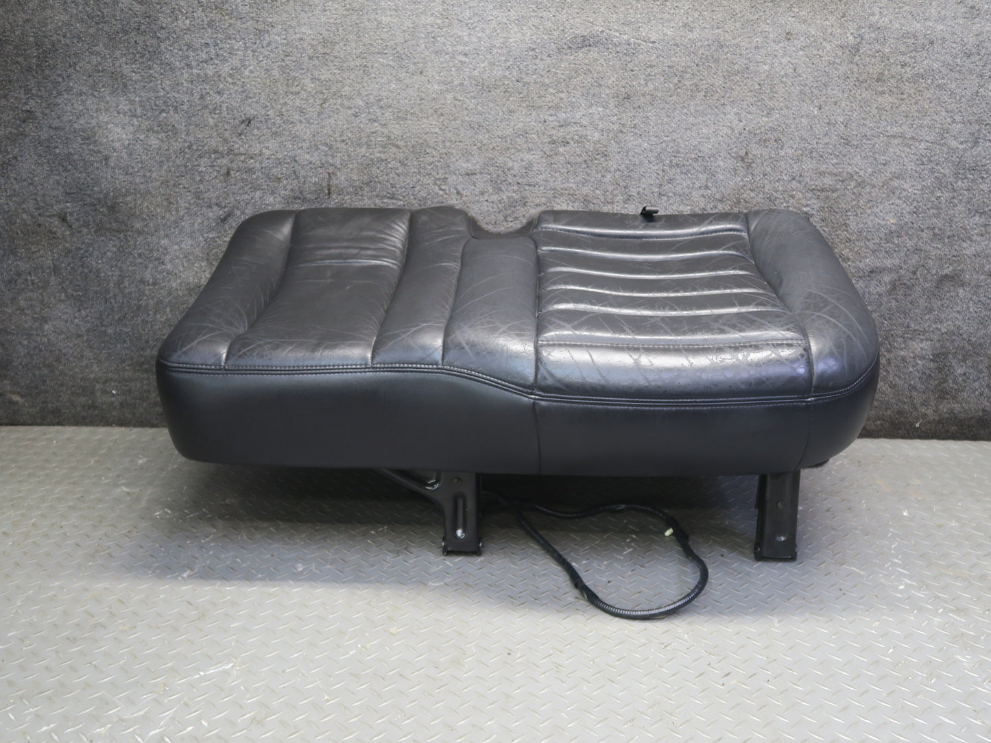 2005-2007 Hummer H2 Rear Left Second 2ND ROW Seat Lower Leather Cushion