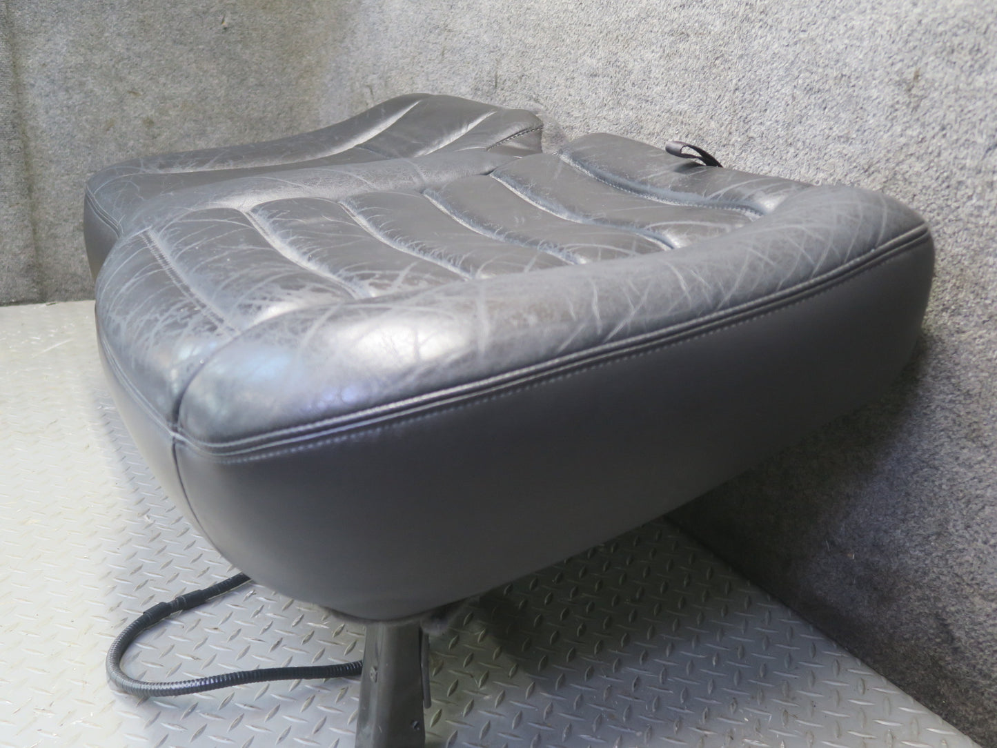 2005-2007 Hummer H2 Rear Left Second 2ND ROW Seat Lower Leather Cushion