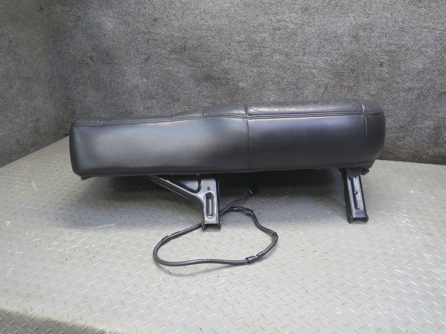 2005-2007 Hummer H2 Rear Left Second 2ND ROW Seat Lower Leather Cushion