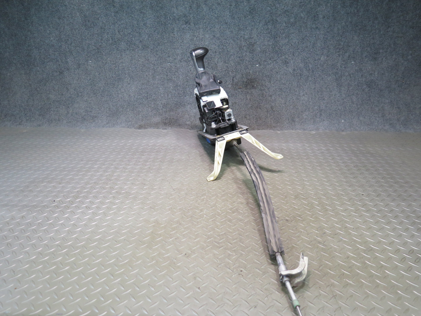 11-15 Audi 4L Q7 3.0L Automatic Transmission Gear Shifter w Knob Assembly OEM