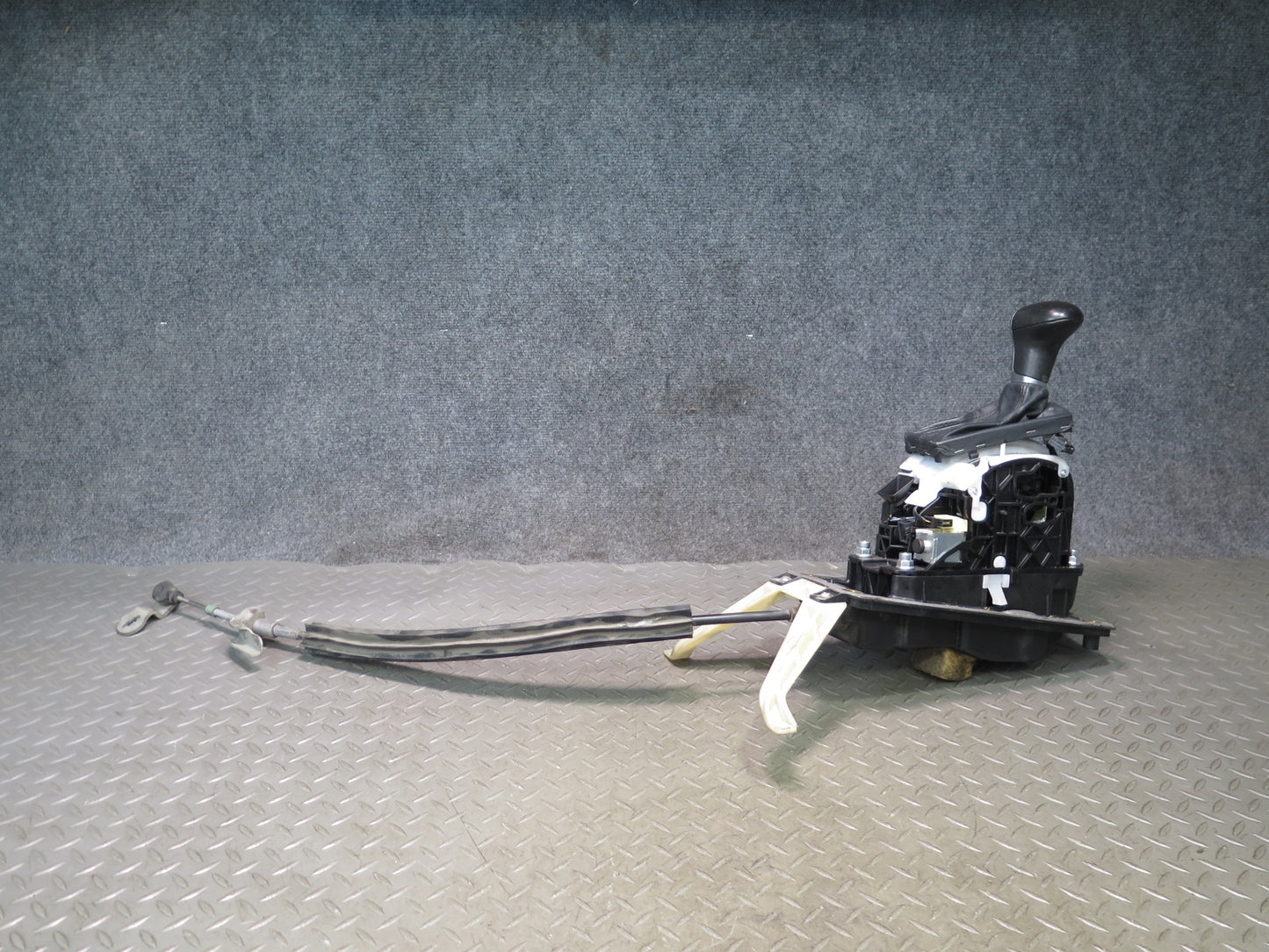11-15 Audi 4L Q7 3.0L Automatic Transmission Gear Shifter w Knob Assembly OEM