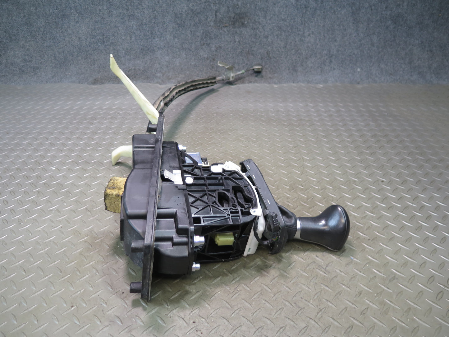 11-15 Audi 4L Q7 3.0L Automatic Transmission Gear Shifter w Knob Assembly OEM