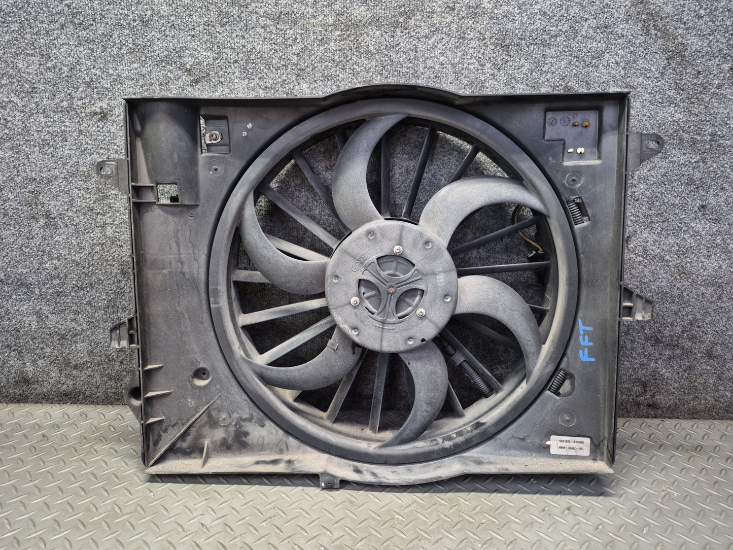 03-04 Ford Thunderbird Engine Cooling Radiator Fan Motor w Shroud Assy OEM