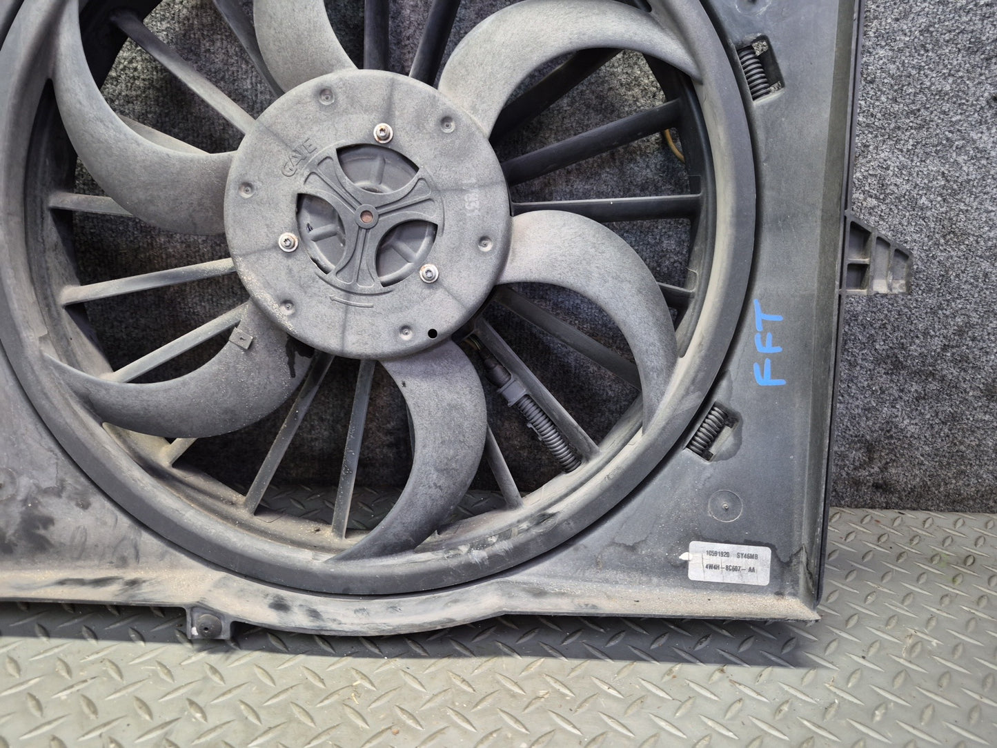 03-04 Ford Thunderbird Engine Cooling Radiator Fan Motor w Shroud Assy OEM