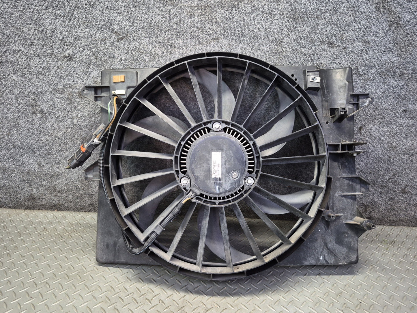03-04 Ford Thunderbird Engine Cooling Radiator Fan Motor w Shroud Assy OEM