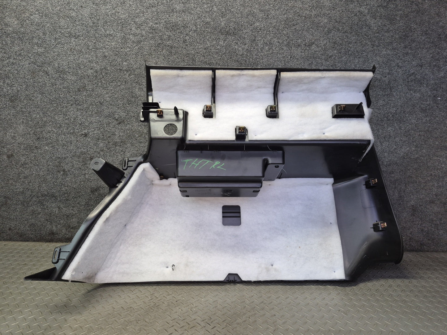 2005-2007 Hummer H2 Rear Left & Right Trunk Quarter Panel Trim Cover Set of 2