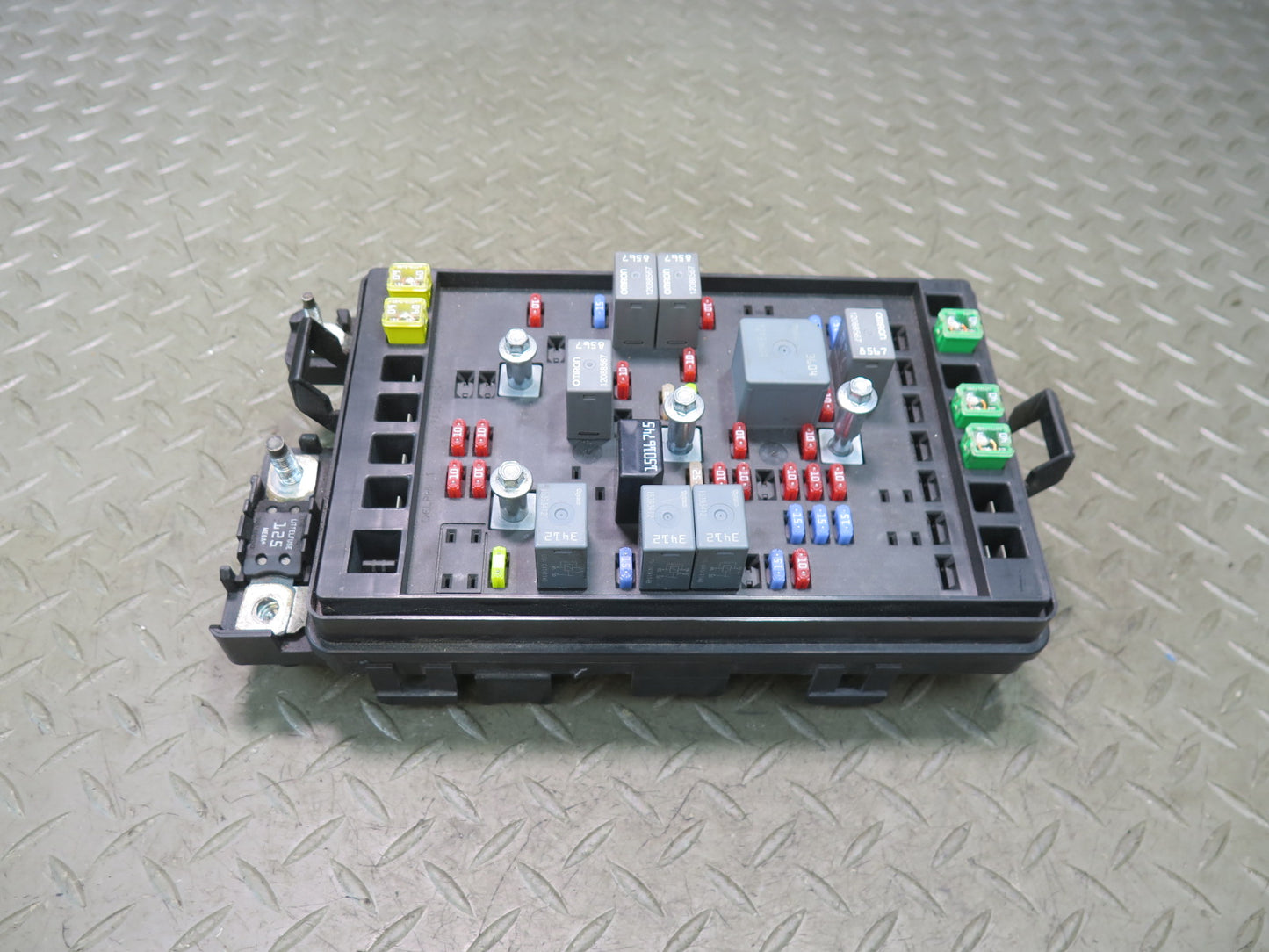 2004 Chevrolet SSR 5.3L Engine Fuse Box 15106508 OEM