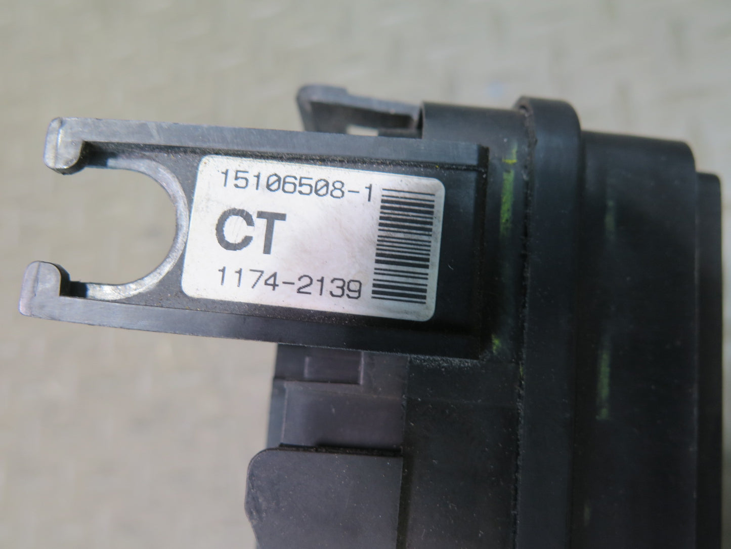 2004 Chevrolet SSR 5.3L Engine Fuse Box 15106508 OEM