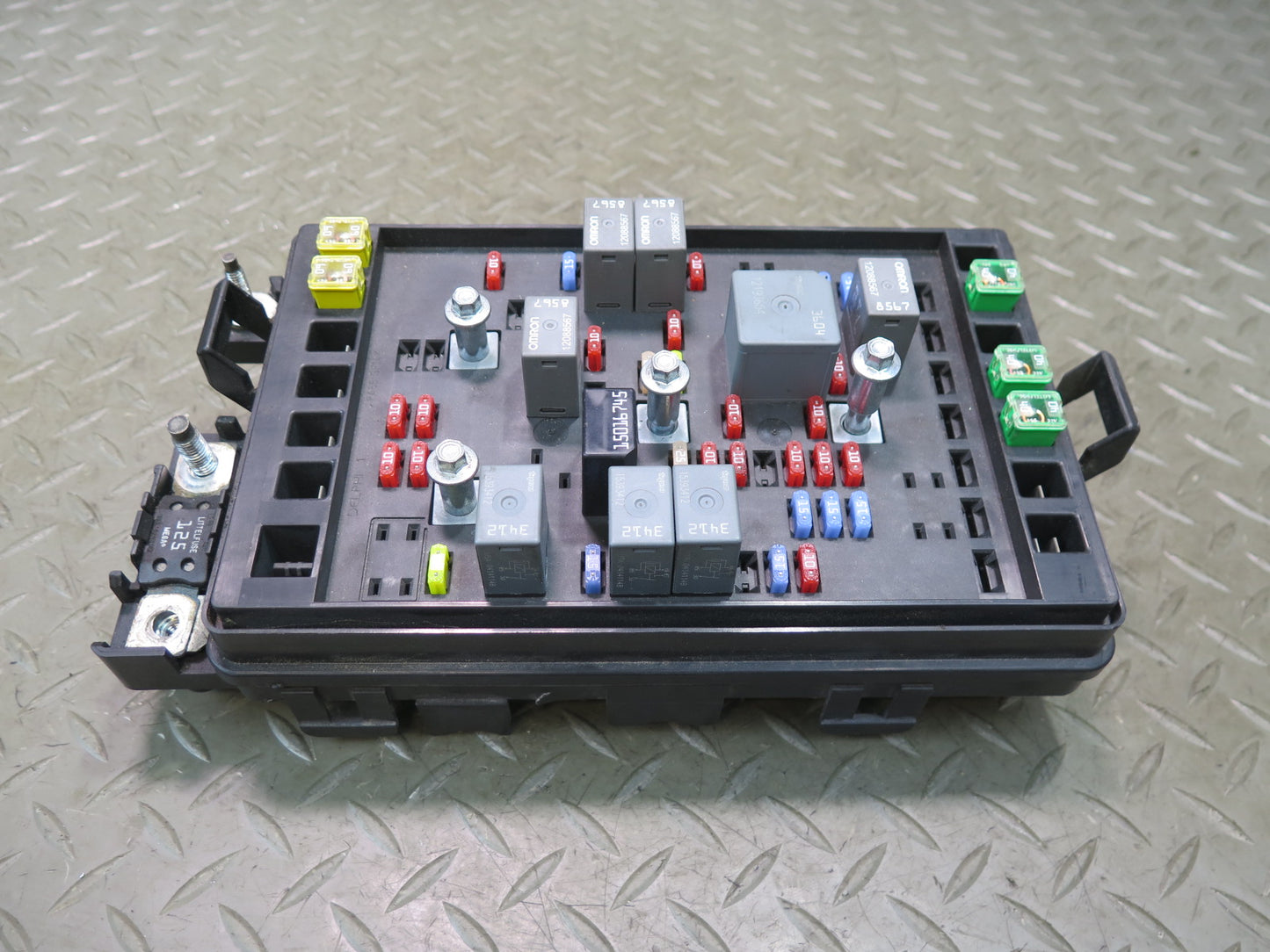 2004 Chevrolet SSR 5.3L Engine Fuse Box 15106508 OEM