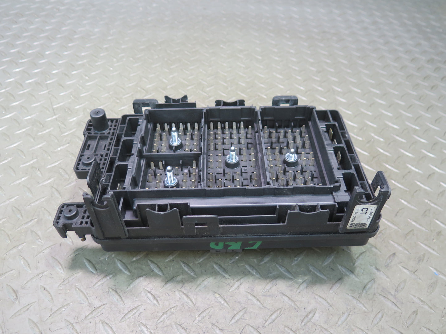 2004 Chevrolet SSR 5.3L Engine Fuse Box 15106508 OEM
